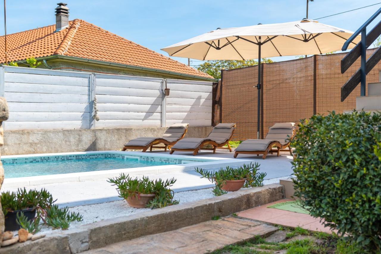Apartment Adriana On Peaceful Location With Pool Пула Екстериор снимка