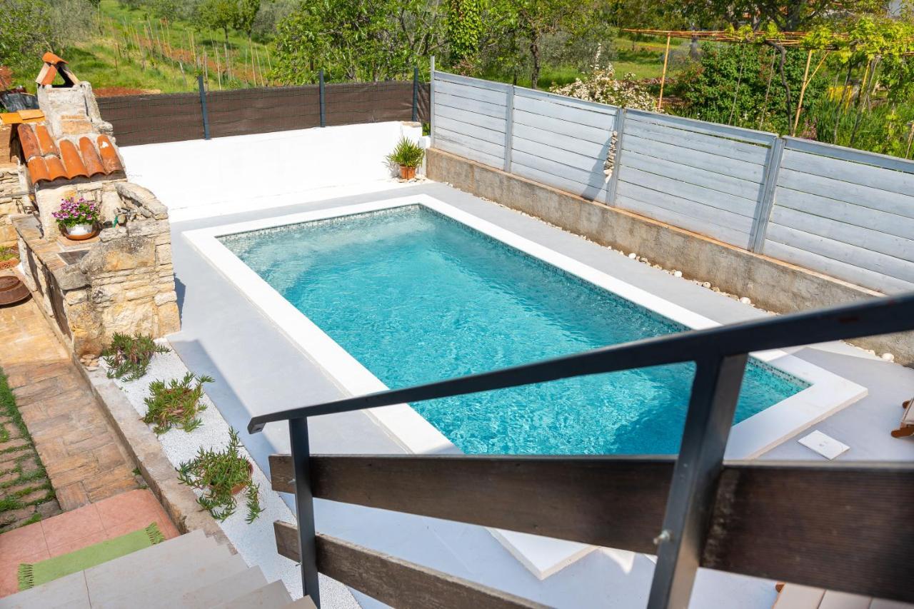 Apartment Adriana On Peaceful Location With Pool Пула Екстериор снимка