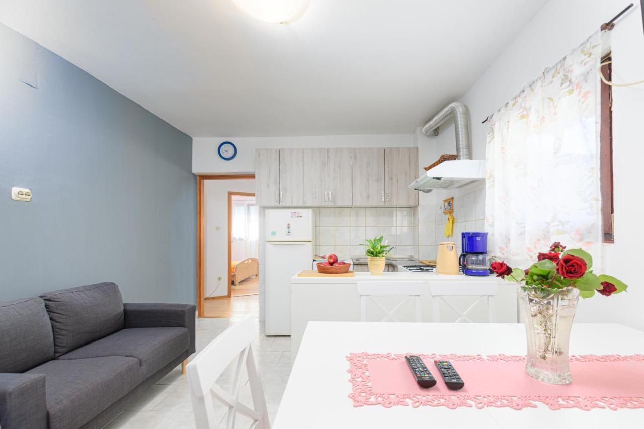 Apartment Adriana On Peaceful Location With Pool Пула Екстериор снимка