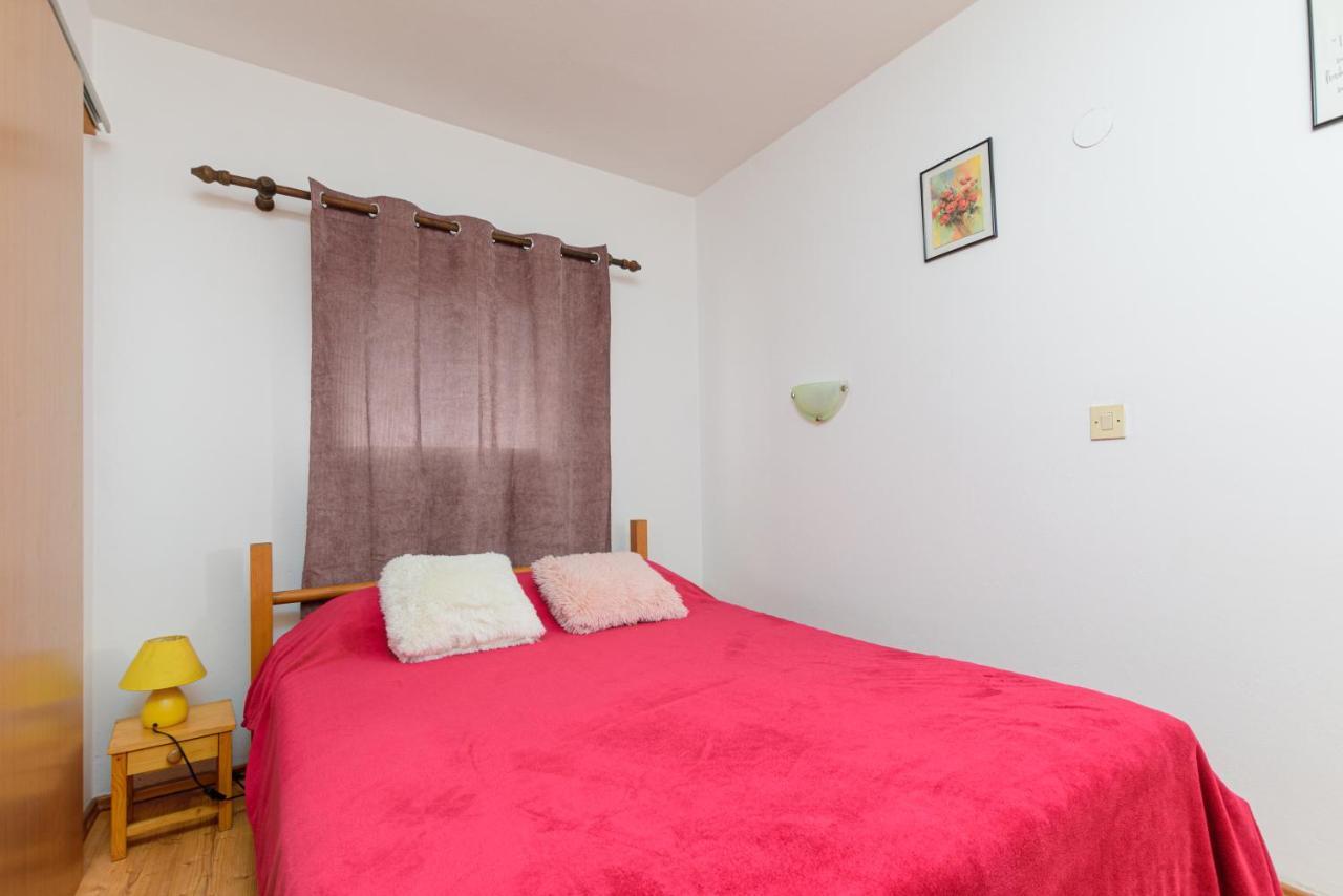 Apartment Adriana On Peaceful Location With Pool Пула Екстериор снимка