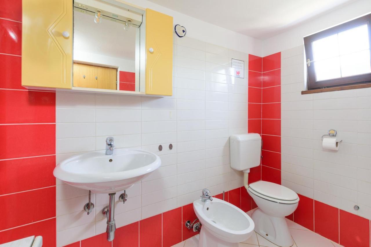 Apartment Adriana On Peaceful Location With Pool Пула Екстериор снимка