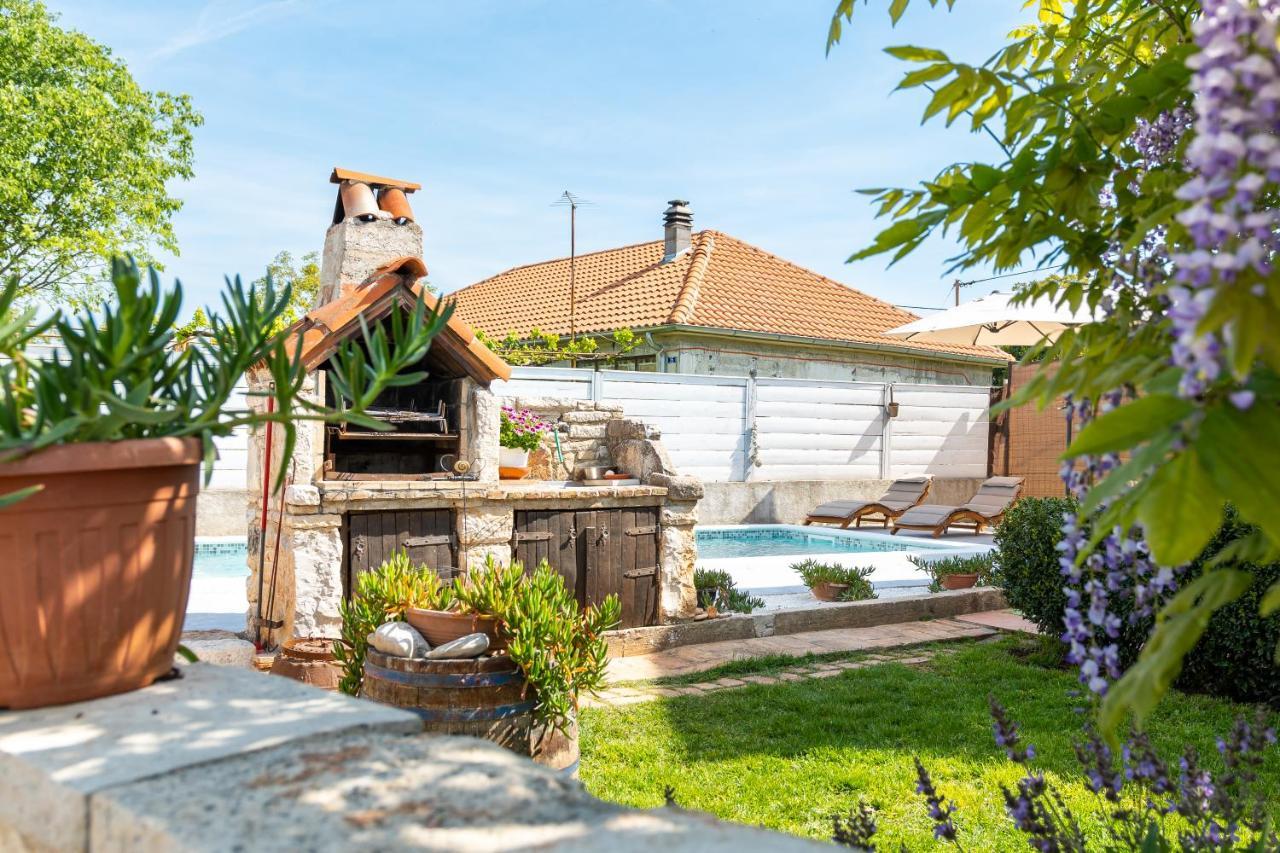 Apartment Adriana On Peaceful Location With Pool Пула Екстериор снимка